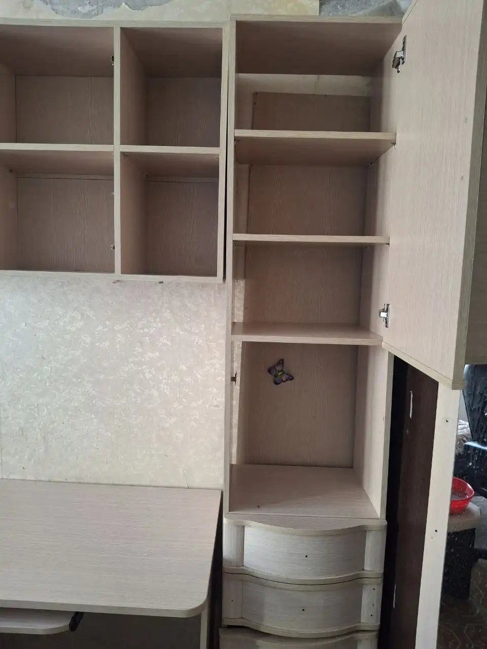 Продам б/у шкафы венге угловой и уголок ученика - Мебель (Для дома и дачи) в Новокузнецк