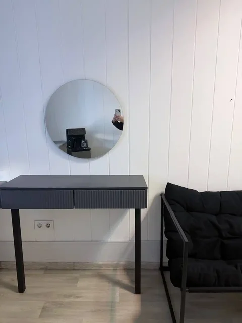 Продажа новых столов, педикюрного кресла и консоли с зеркалом - Барахолка в Новокузнецк