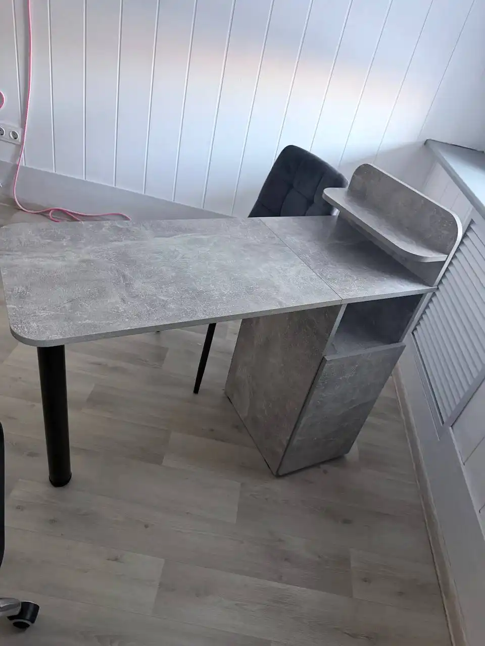 Продажа новых столов, педикюрного кресла и консоли с зеркалом - Барахолка в Новокузнецк