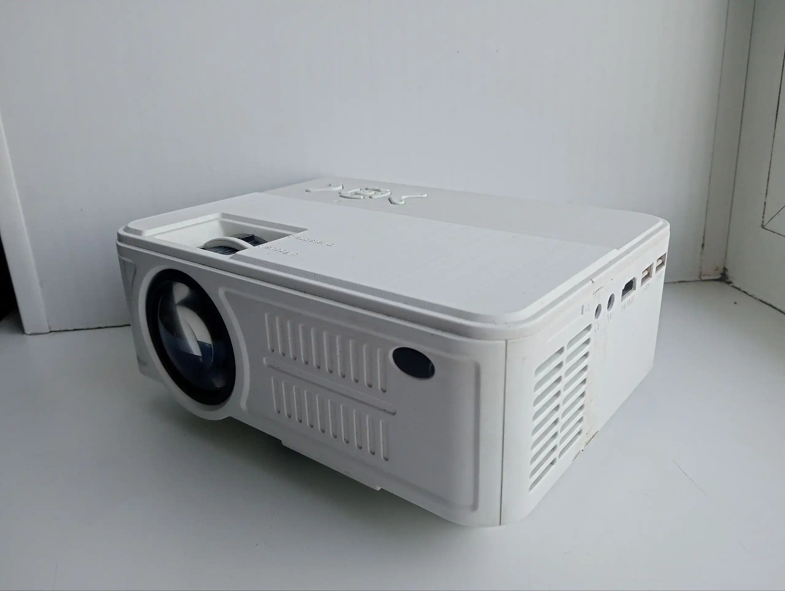 Проектор рабочий с шторкой - Электроника в Новокузнецк