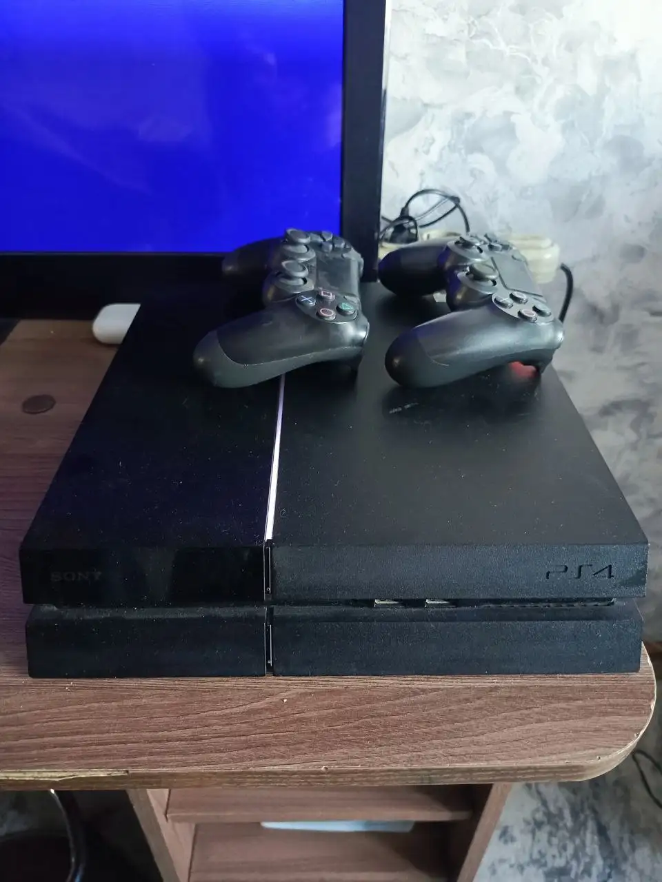 Продам PlayStation 4 Fat с играми и джойстиками - Игровые консоли (Электроника) в Новокузнецк