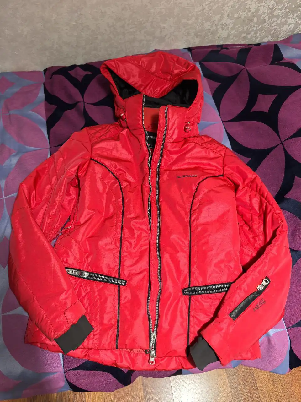 Горнолыжная куртка в отличном состоянии - Спортивная одежда (Одежда) в Новокузнецк