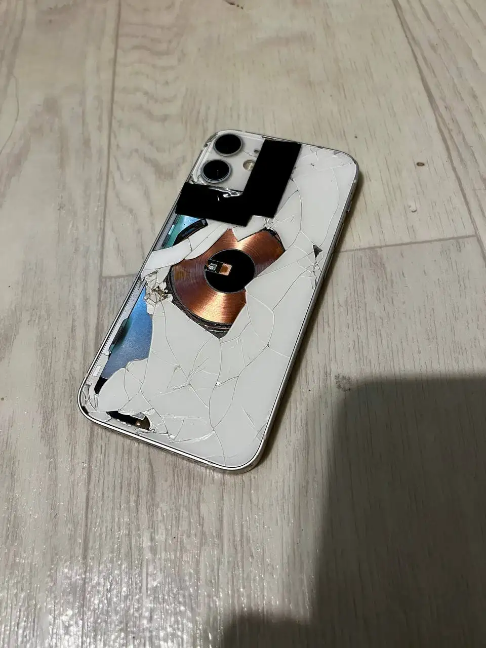 Продам iPhone 12 mini 128gb с поврежденной задней крышкой - Смартфоны (Электроника) в Новокузнецк