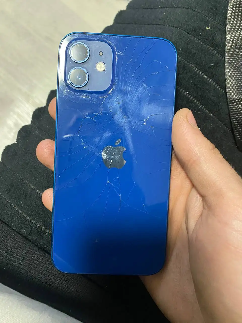 Продам iPhone 12 128 ГБ с разбитой задней крышкой - Смартфоны (Электроника) в Новокузнецк