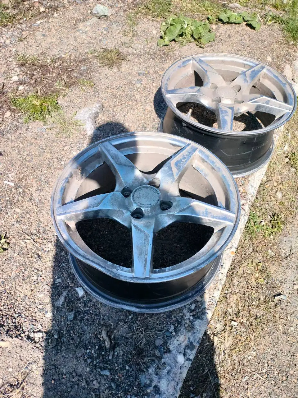 Диски R15 4x100 с незначительным повреждением - Диски (Запчасти) в Новокузнецк