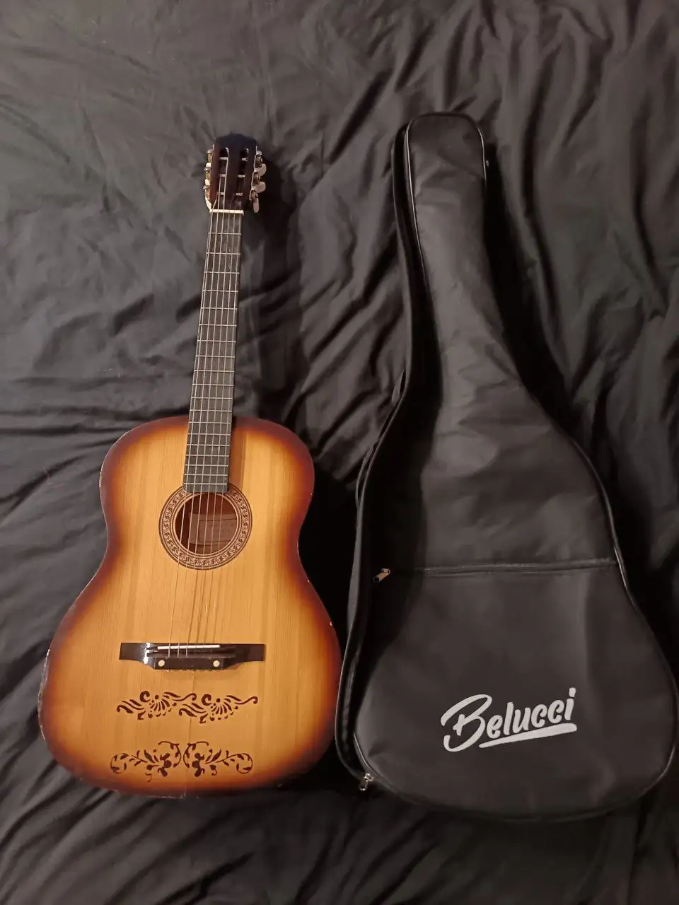 Продажа гитары с хорошим звучанием - Музыкальные инструменты (Хобби и отдых) в Новокузнецк