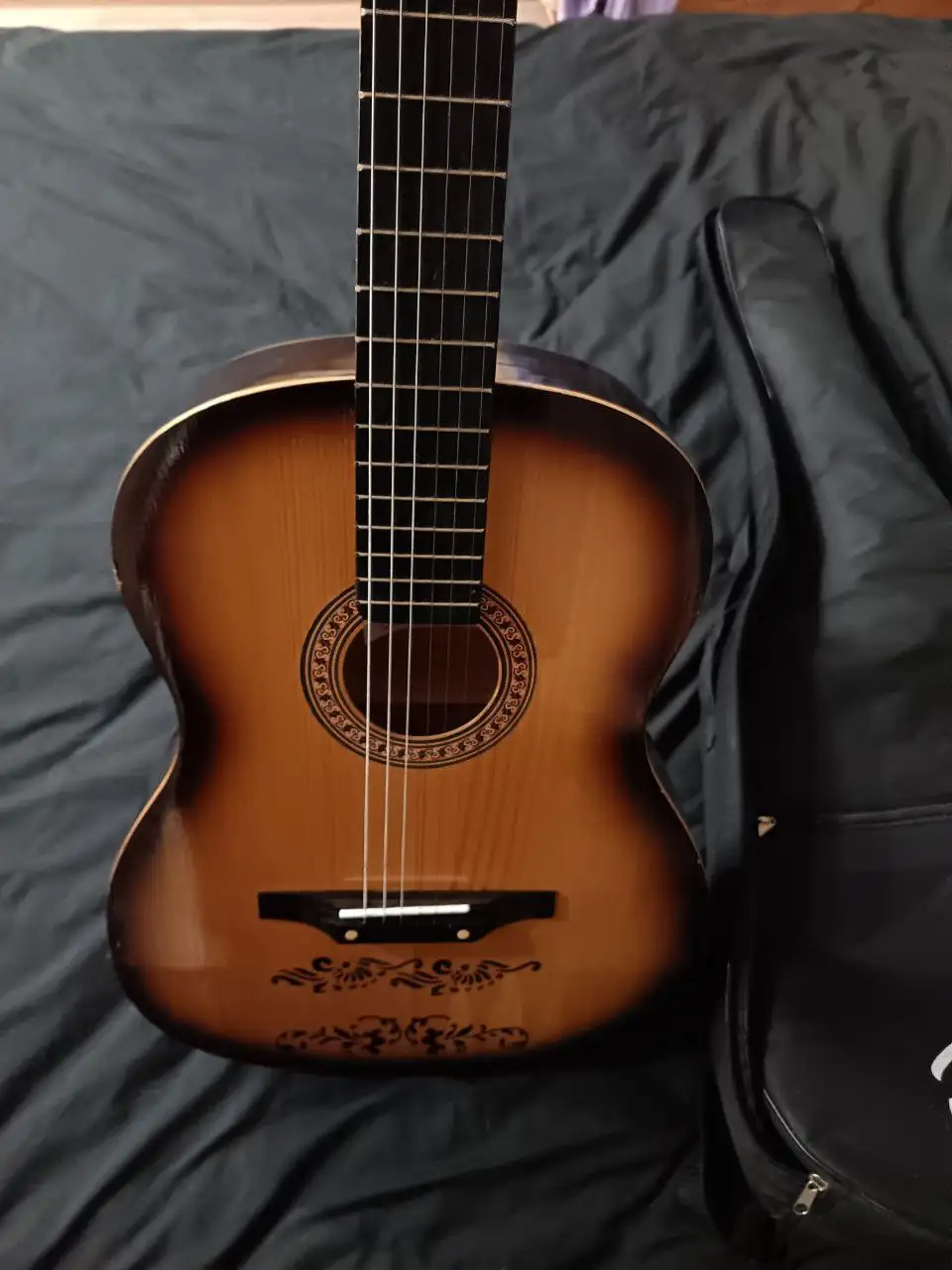 Продажа гитары с хорошим звучанием - Музыкальные инструменты (Хобби и отдых) в Новокузнецк