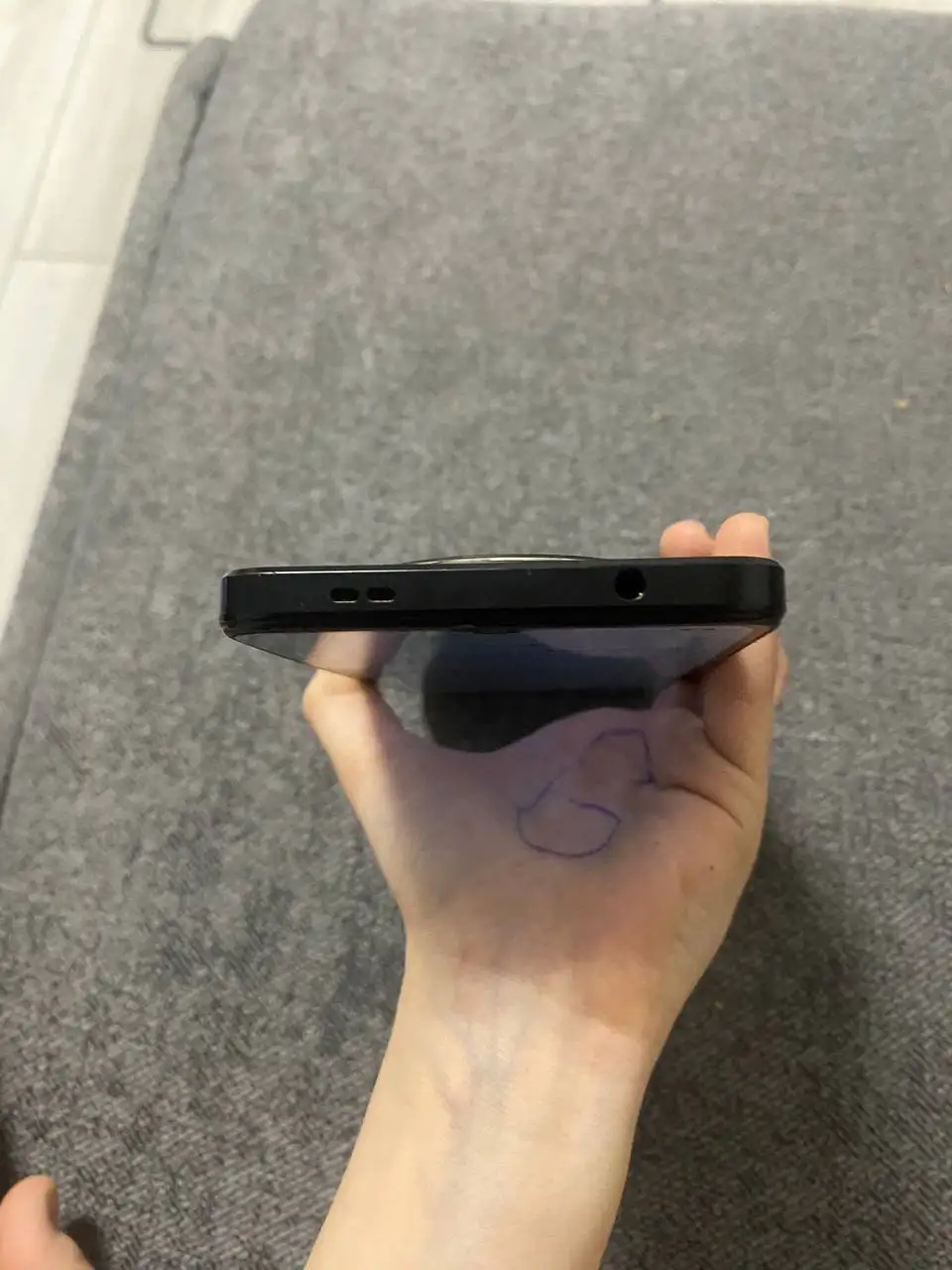 Продажа смартфона Redmi A3x с разбитой крышкой - Смартфоны и телефоны (Электроника) в Новокузнецк