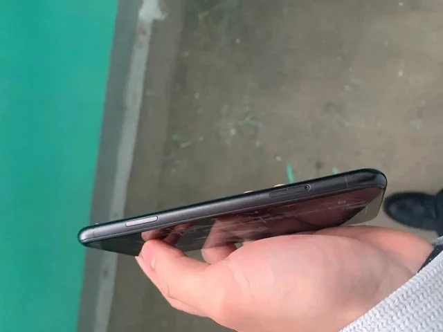 Продажа или обмен iPhone XR 128Gb черный - Смартфоны в Новокузнецк