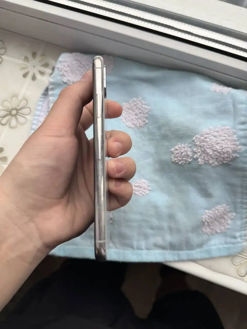 Продам iPhone X с АКБ 79%, коробкой и небольшим сколом - Смартфоны (Электроника) в Новокузнецк