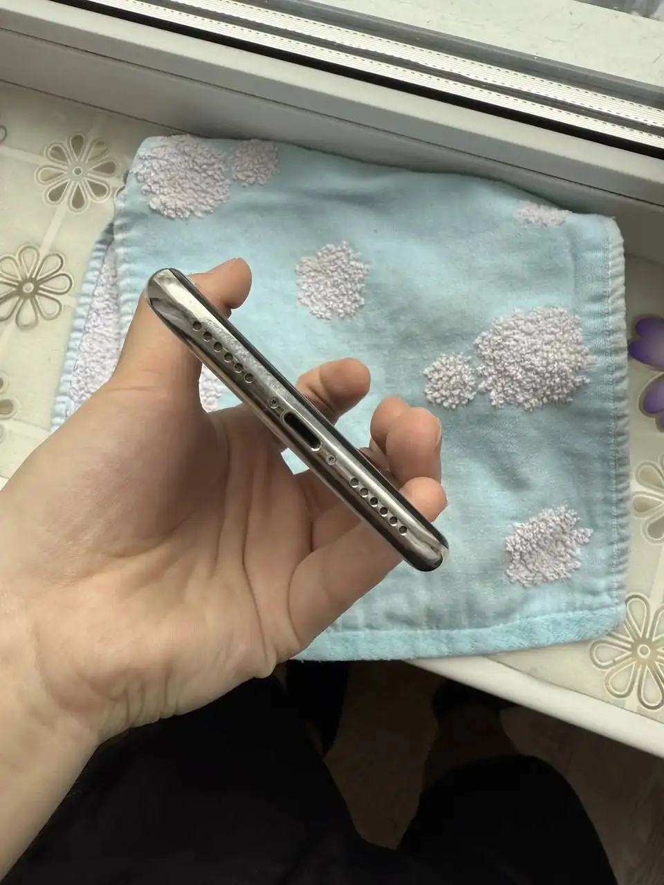 Продам iPhone X с АКБ 79%, коробкой и небольшим сколом - Смартфоны (Электроника) в Новокузнецк