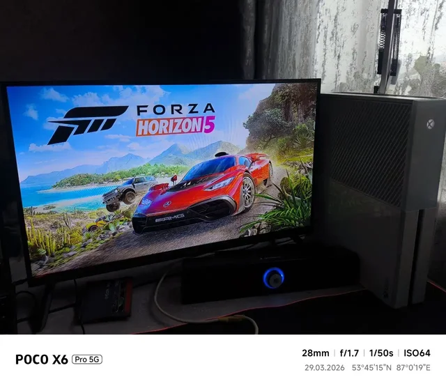 Продаётся игровая приставка Xbox One с геймпадом и телевизором - Ноутбуки в Новокузнецк