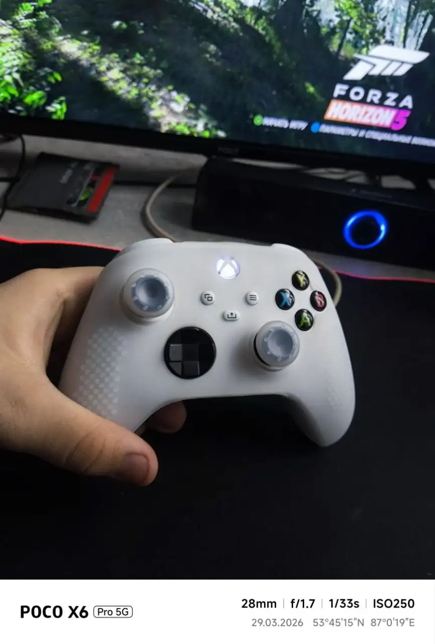 Продаётся игровая приставка Xbox One с геймпадом и телевизором - Игровые приставки (Электроника) в Новокузнецк