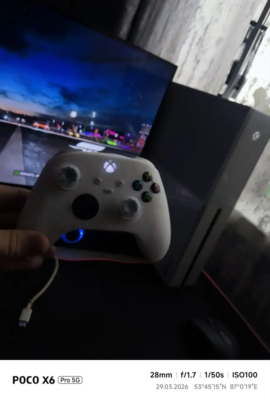 Продаётся игровая приставка Xbox One с геймпадом и телевизором - Игровые приставки (Электроника) в Новокузнецк