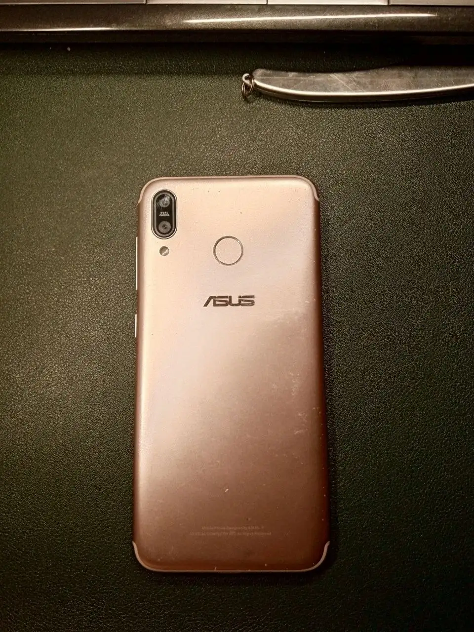 Продам Asus ZB555KL в центре - Смартфоны (Электроника) в Новокузнецк