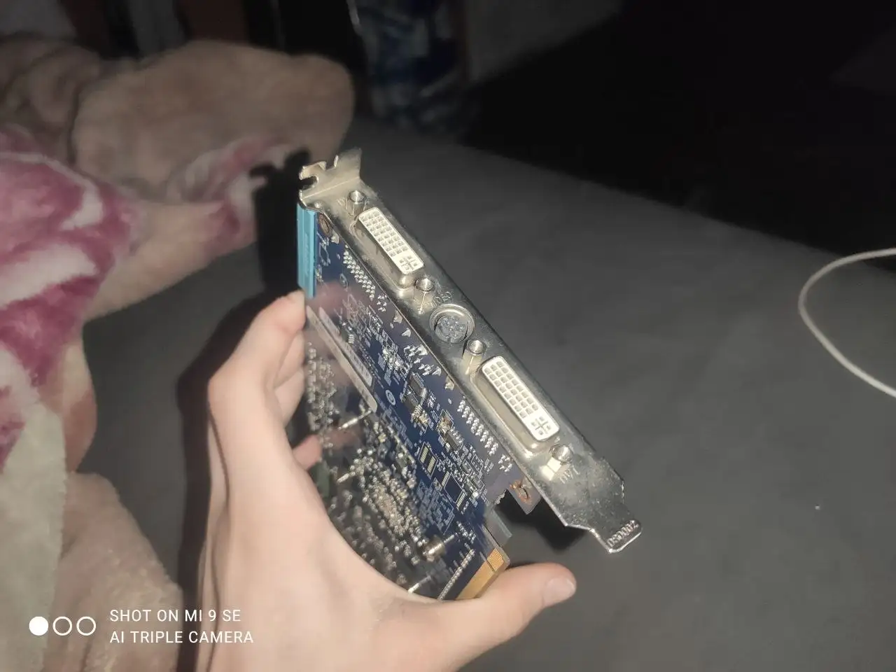 Продажа книги 4 шкаф и видеокарты - Книги и видеокарты (Барахолка) в Новокузнецк