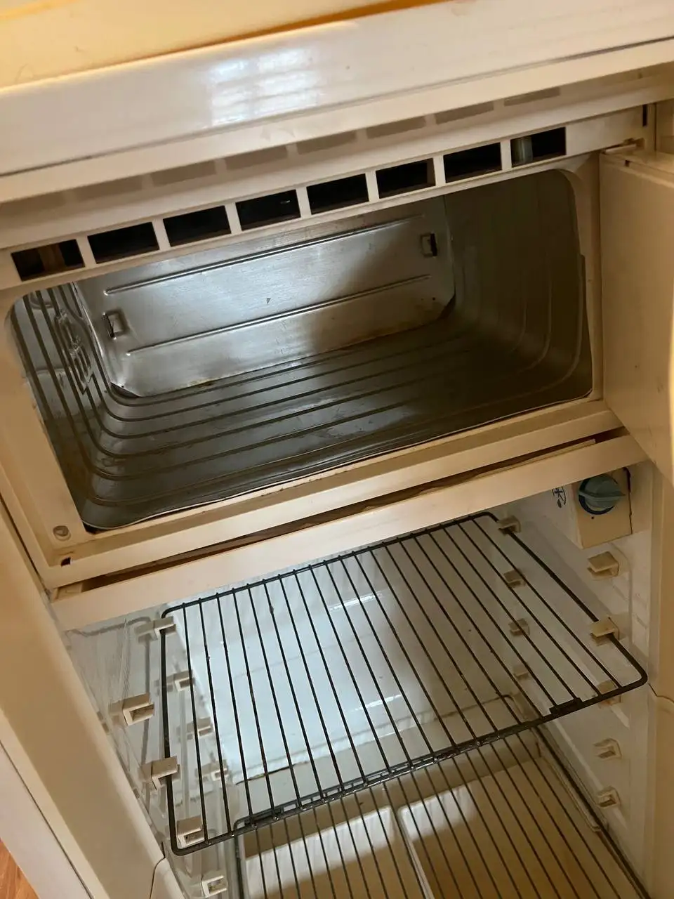 Холодильник на запчасти - Холодильники (Барахолка) в Новокузнецк