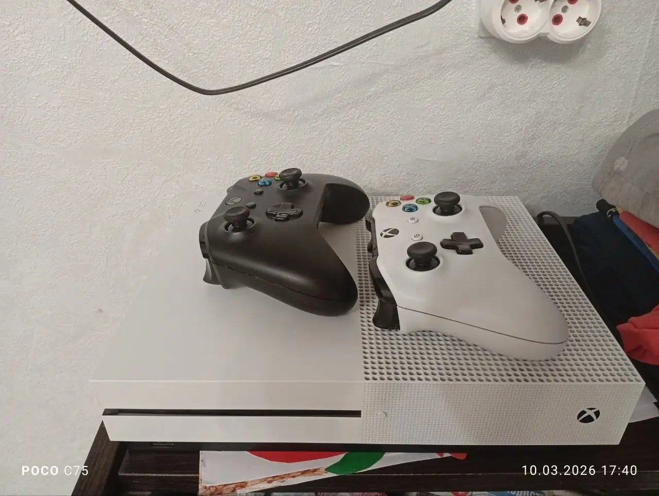 Продам Xbox One S 1ТБ с комплектом - Игровые приставки (Электроника) в Новокузнецк