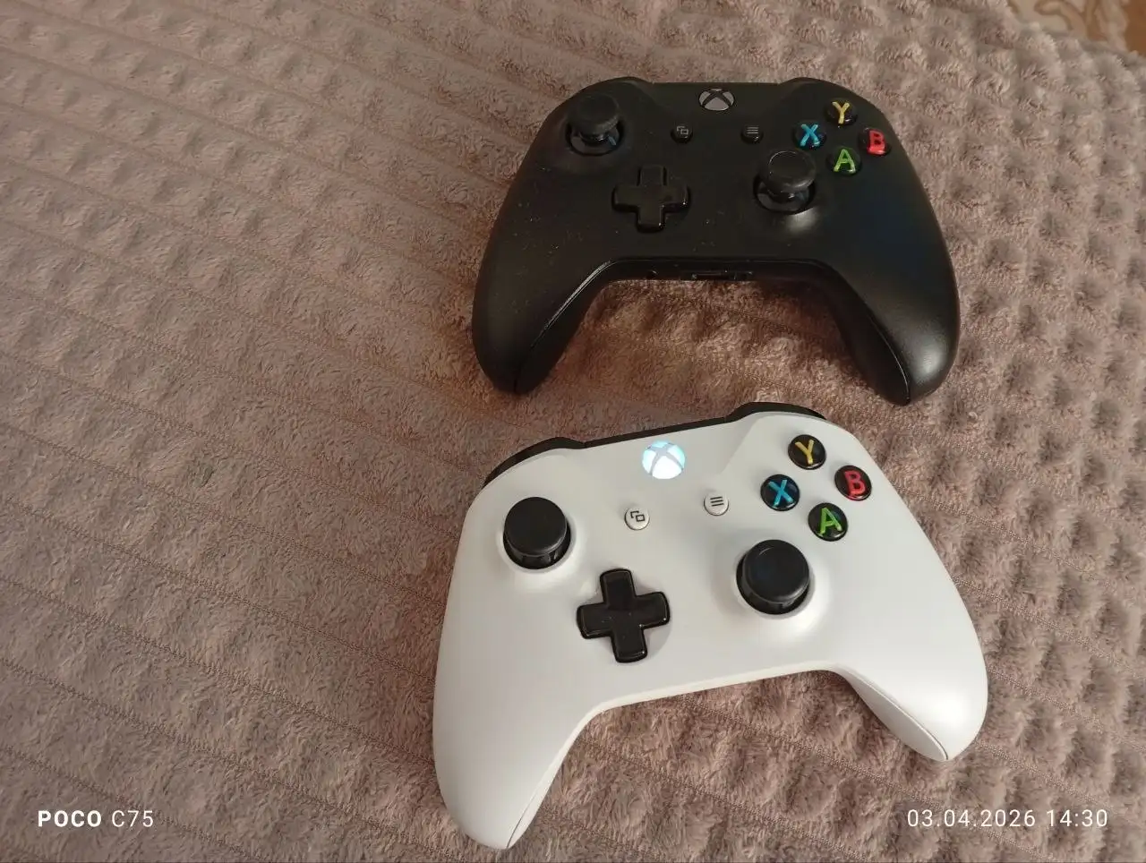 Продам Xbox One S 1ТБ с комплектом - Игровые приставки (Электроника) в Новокузнецк