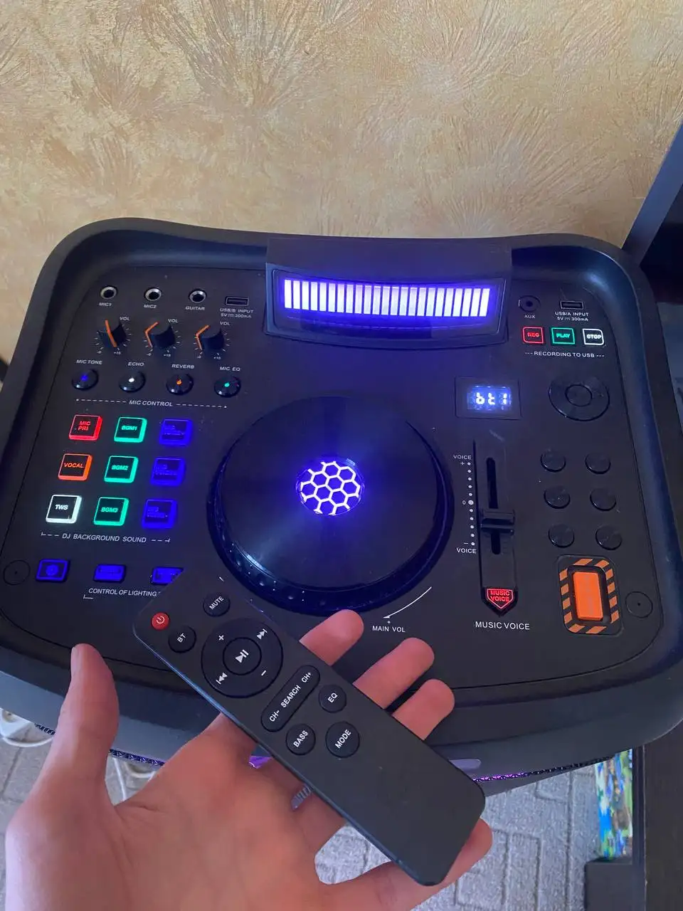 Продам колонку с пультом - Аудиотехника (Электроника) в Новокузнецк