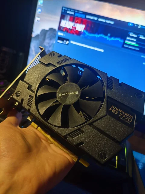 Видеокарта AMD Radeon HD 7770 в отличном состоянии - Часы и браслеты в Новокузнецк