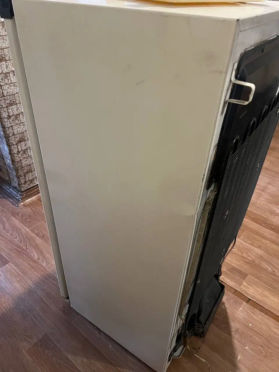 Продам холодильник на запчасти - Барахолка в Новокузнецк