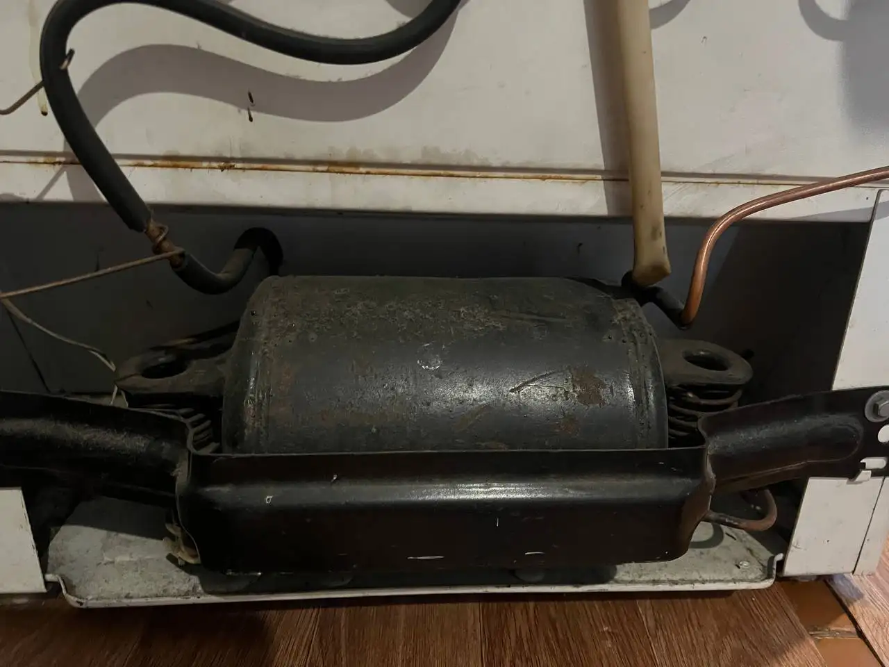 Продам холодильник на запчасти - Барахолка в Новокузнецк