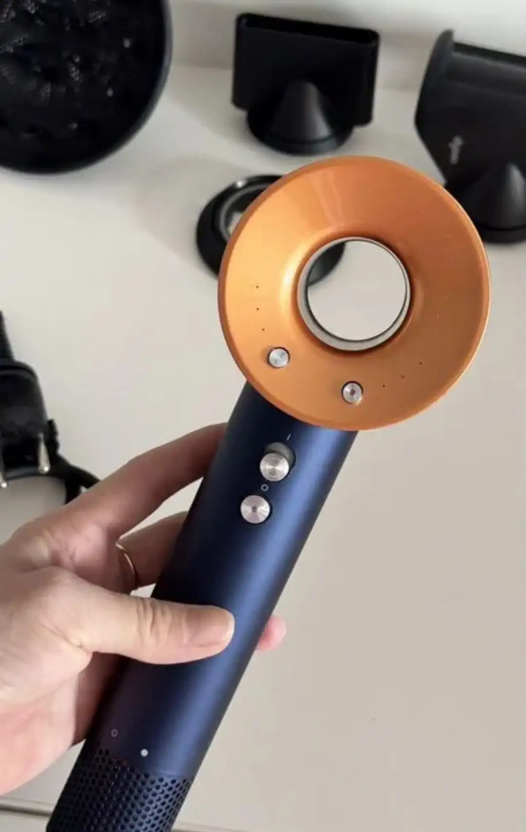 Продажа фена Dyson Supersonic HD-08 Premium Blue - Барахолка в Новокузнецк