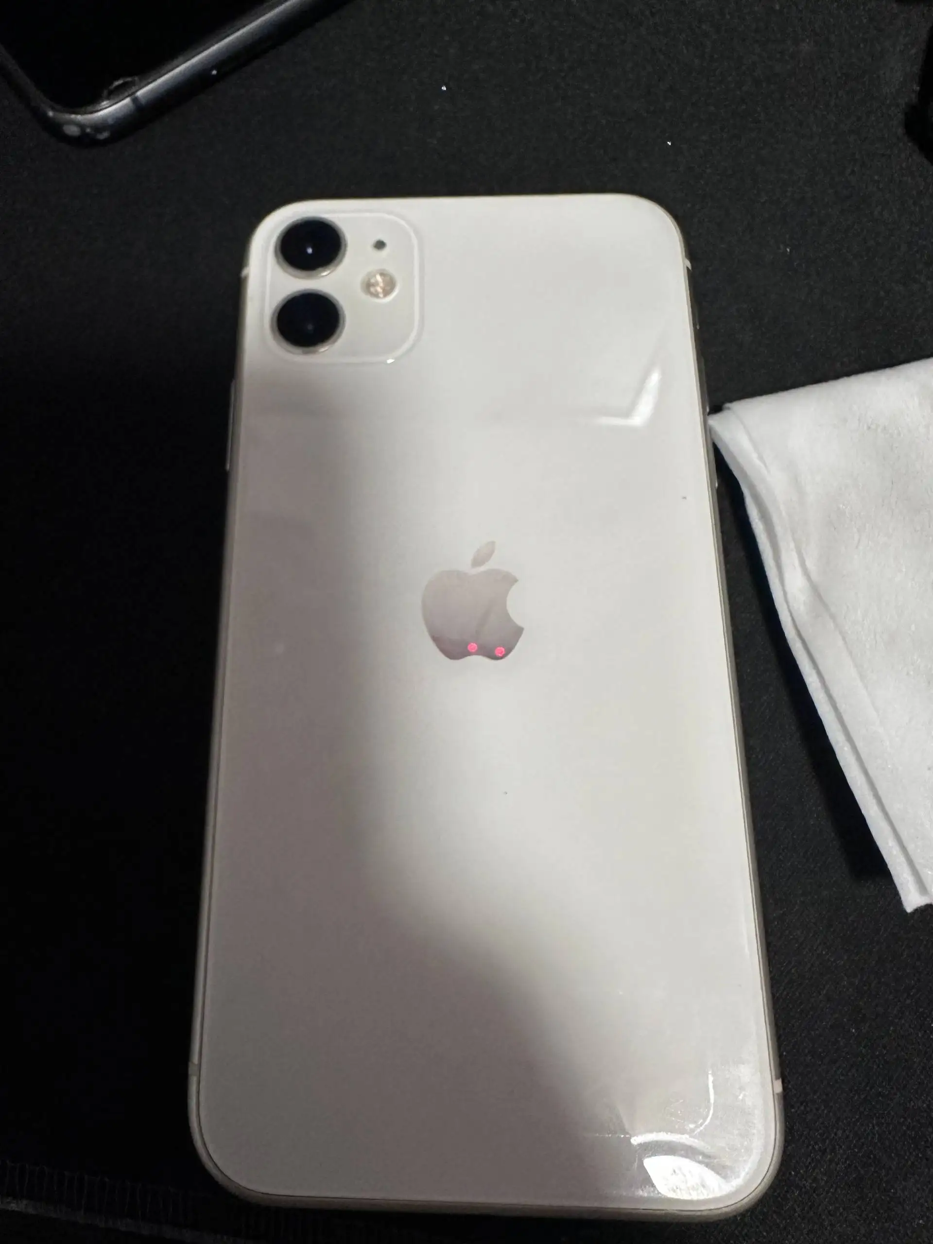 Продам iPhone 11 128GB на запчасти с оригинальным шнуром - Смартфоны (Электроника) в Новокузнецк