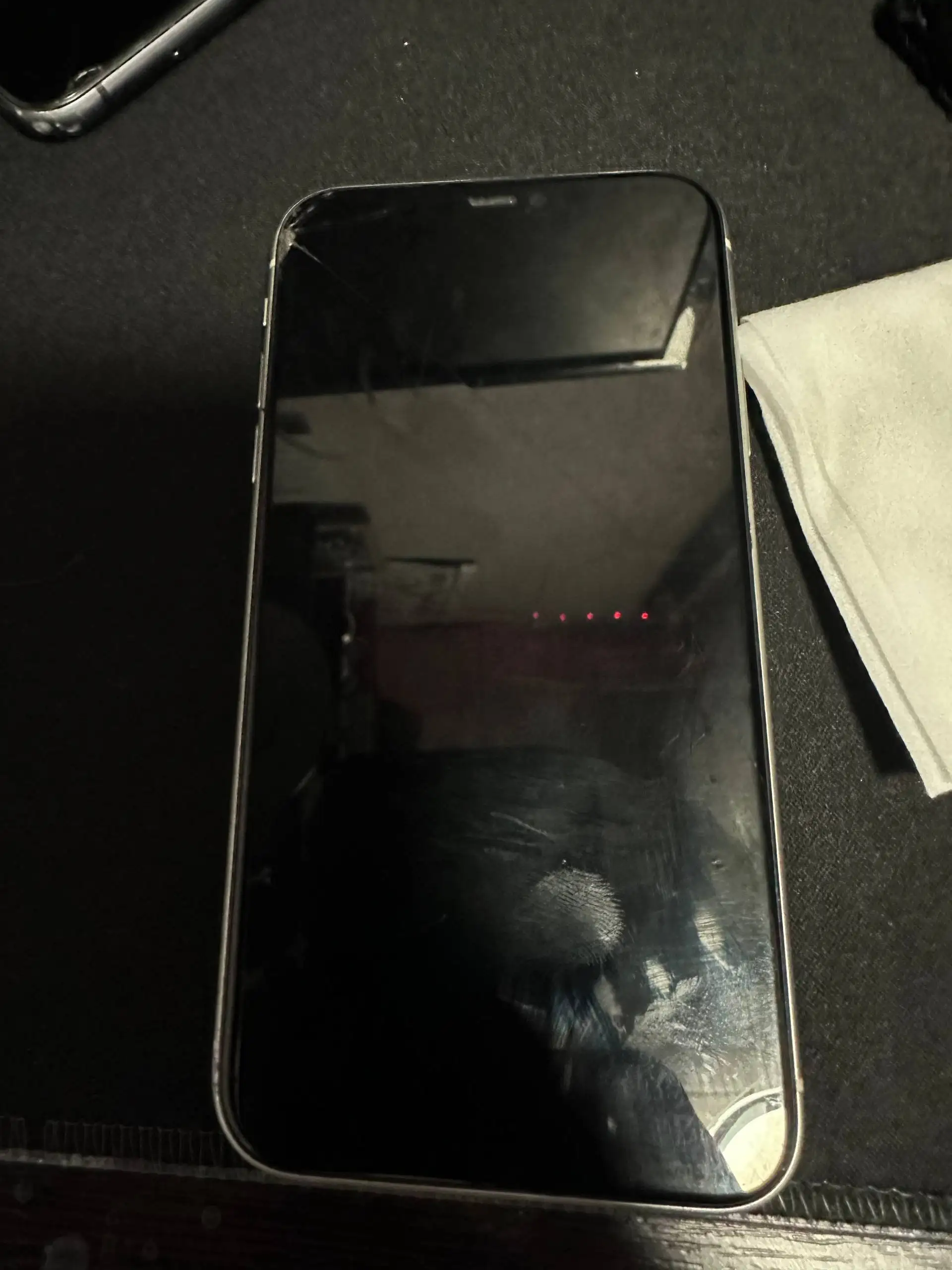 Продам iPhone 11 128GB на запчасти с оригинальным шнуром - Смартфоны (Электроника) в Новокузнецк