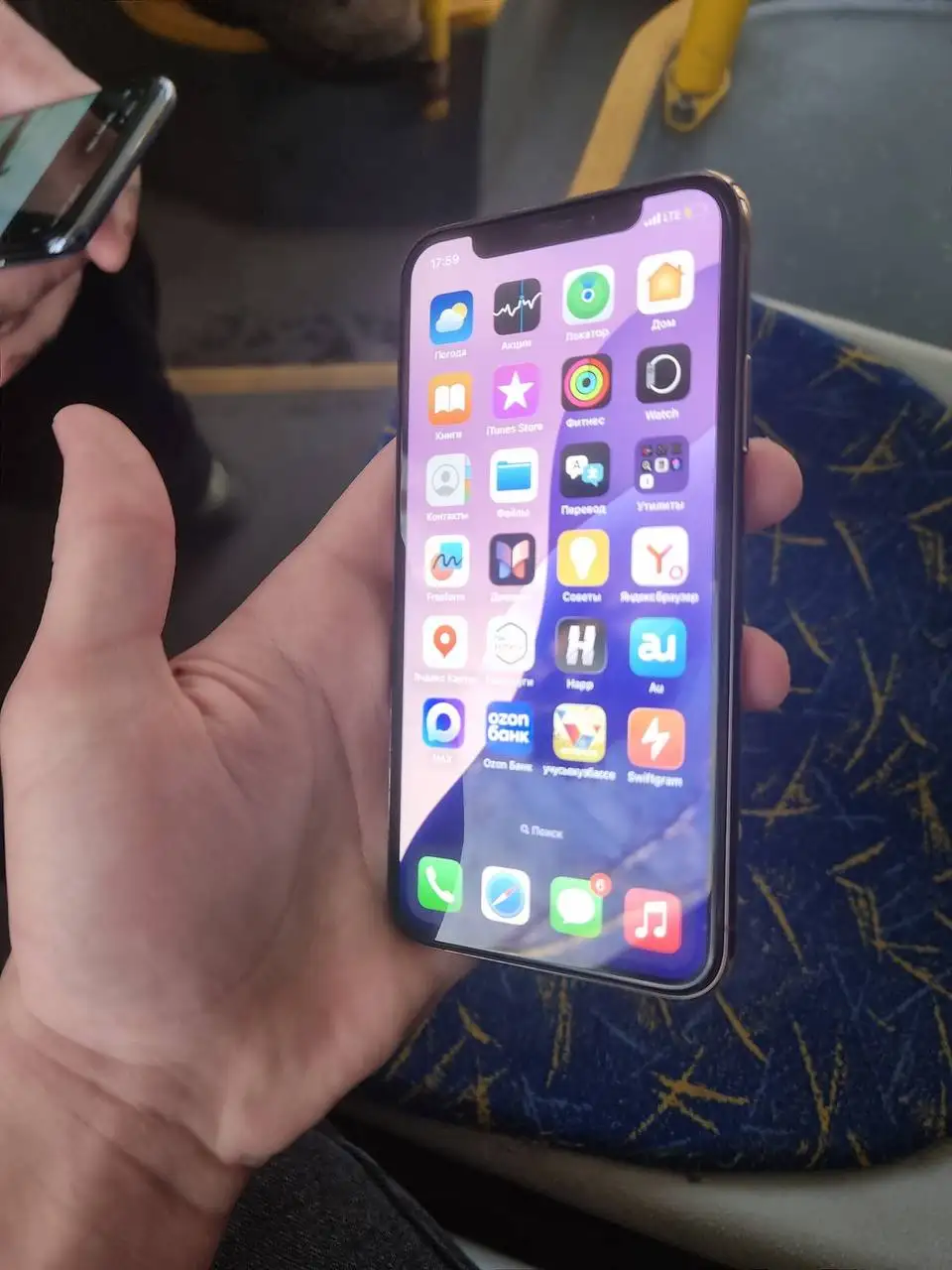 Продажа iPhone с памятью 64 ГБ - Смартфоны и гаджеты (Электроника) в Новокузнецк