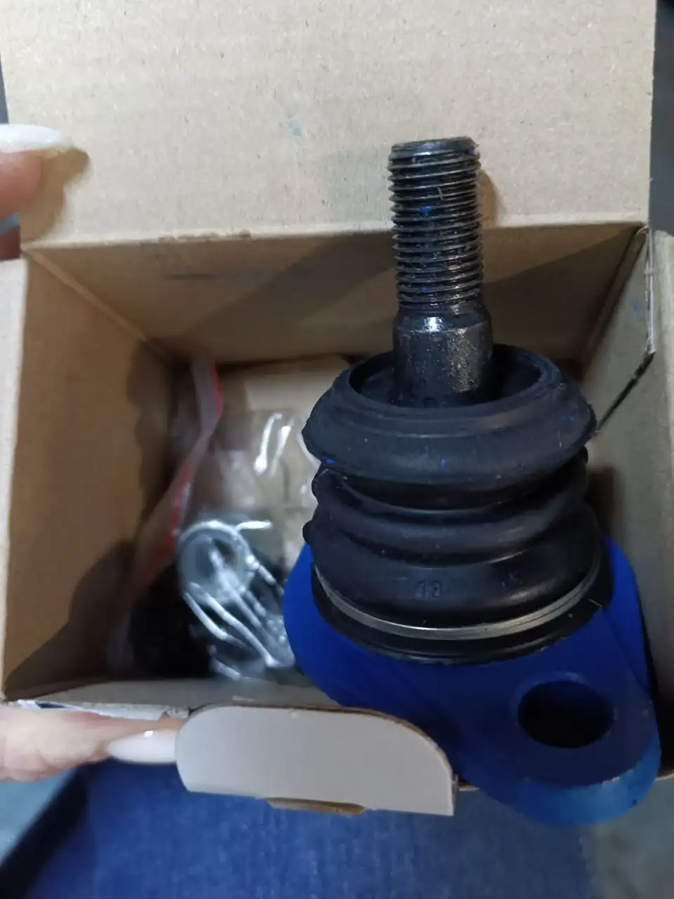 Продажа пуховика Guess - Верхняя одежда (Одежда) в Новокузнецк