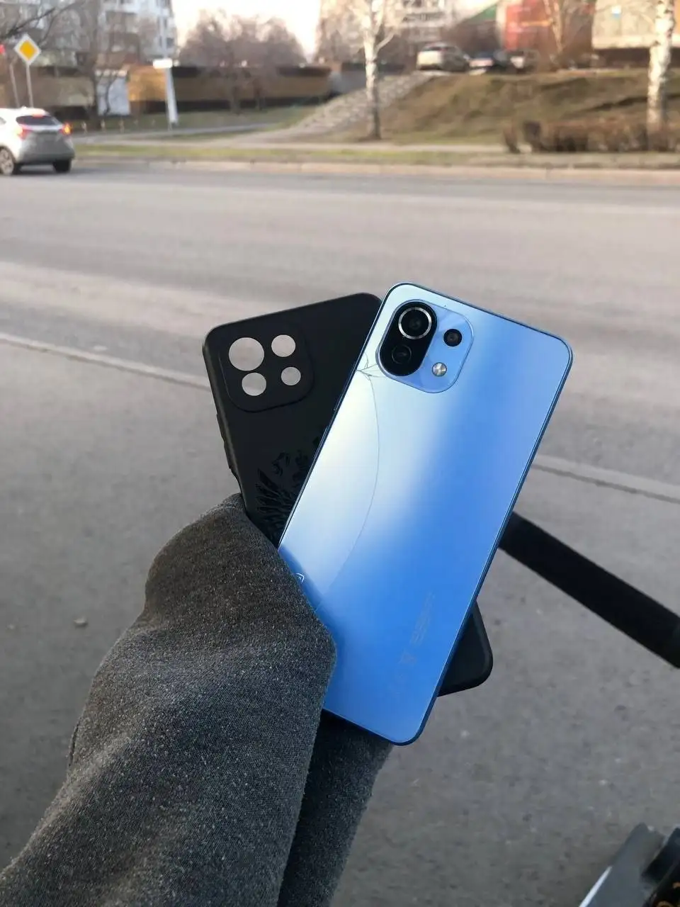 Xiaomi Mi 11 Lite 5G NE 128/8, треснула крышка, не работает отпечаток - Смартфоны (Электроника) в Новокузнецк