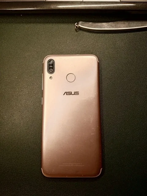 Продам Asus zb555kl - Видеоигры в Новокузнецк