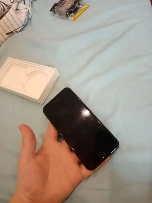 iPhone SE 2020 64GB с неисправной кнопкой Home - Смартфоны (Электроника) в Новокузнецк