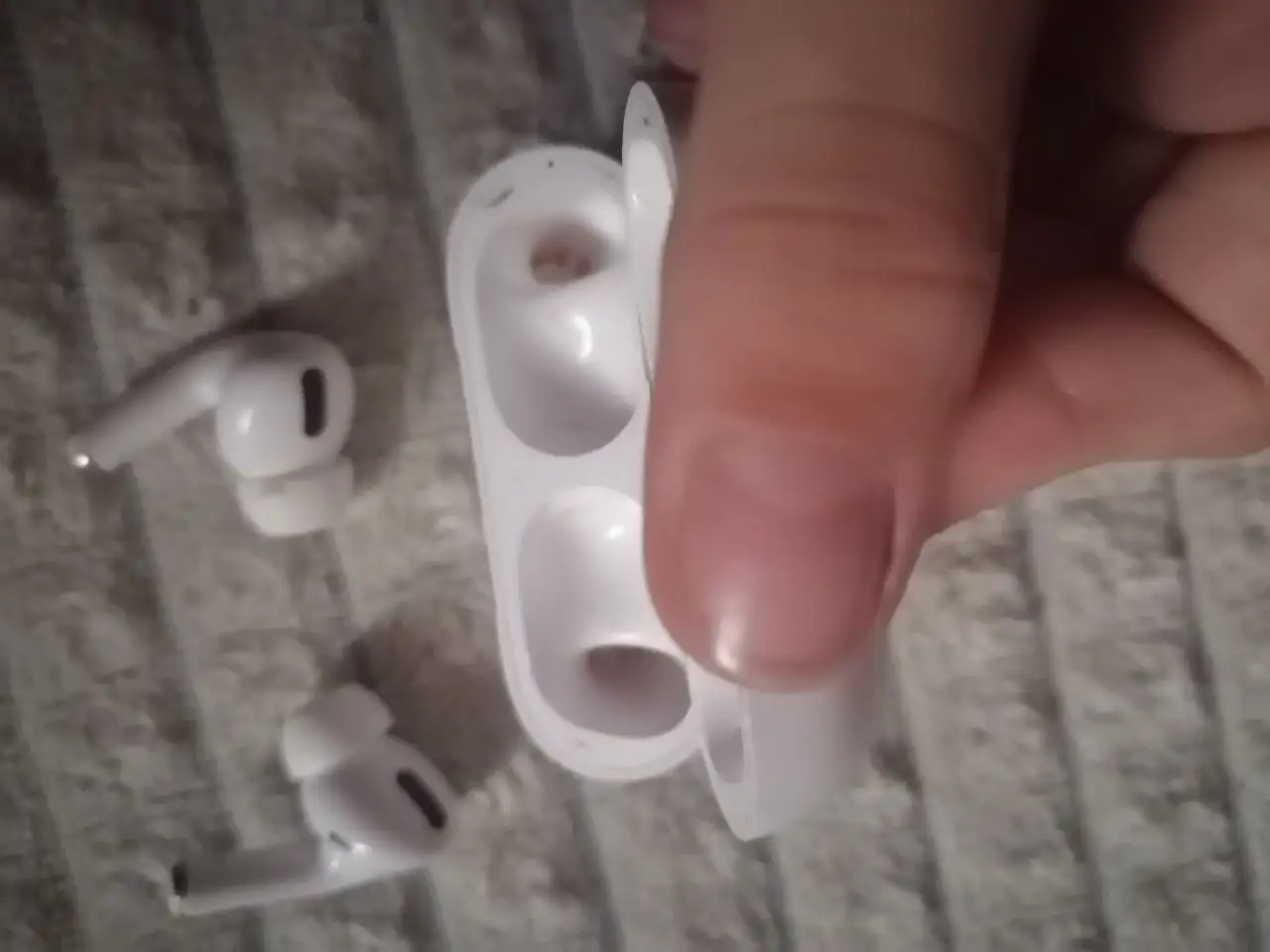 Продам наушники: AirPods и большие наушники - Аудиотехника (Электроника) в Новокузнецк
