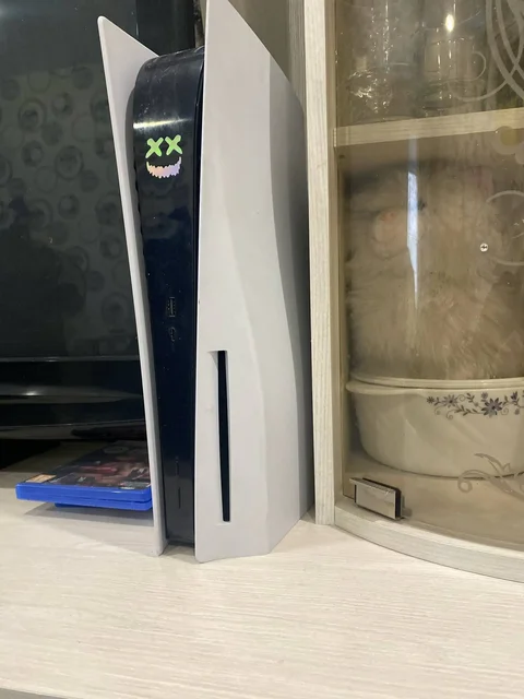 Продам PS5 с двумя джойстиками, подставкой и дисками - частное объявление в Новокузнецк