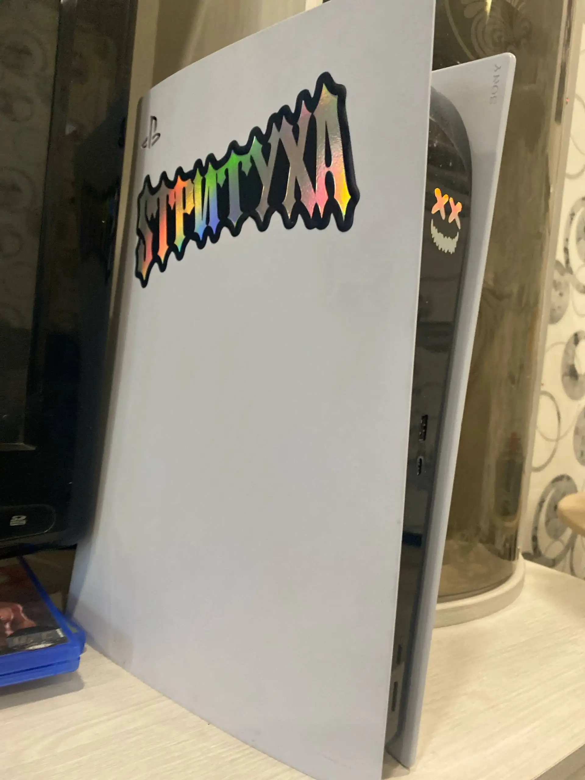 Продам PS5 с двумя джойстиками, подставкой и дисками - Игровые приставки (Электроника) в Новокузнецк