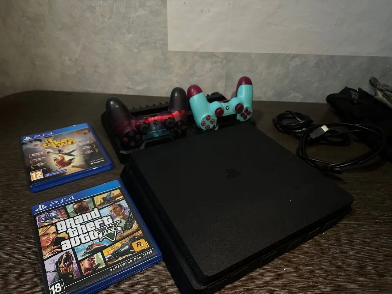 Продажа PlayStation 4 Slim 1TB с подпиской - Игры и приставки (Хобби и отдых) в Новокузнецк