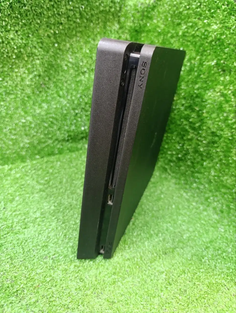 Продам Sony PlayStation 4 Slim 500GB с двумя геймпадами - Игровые приставки (Электроника) в Новокузнецк