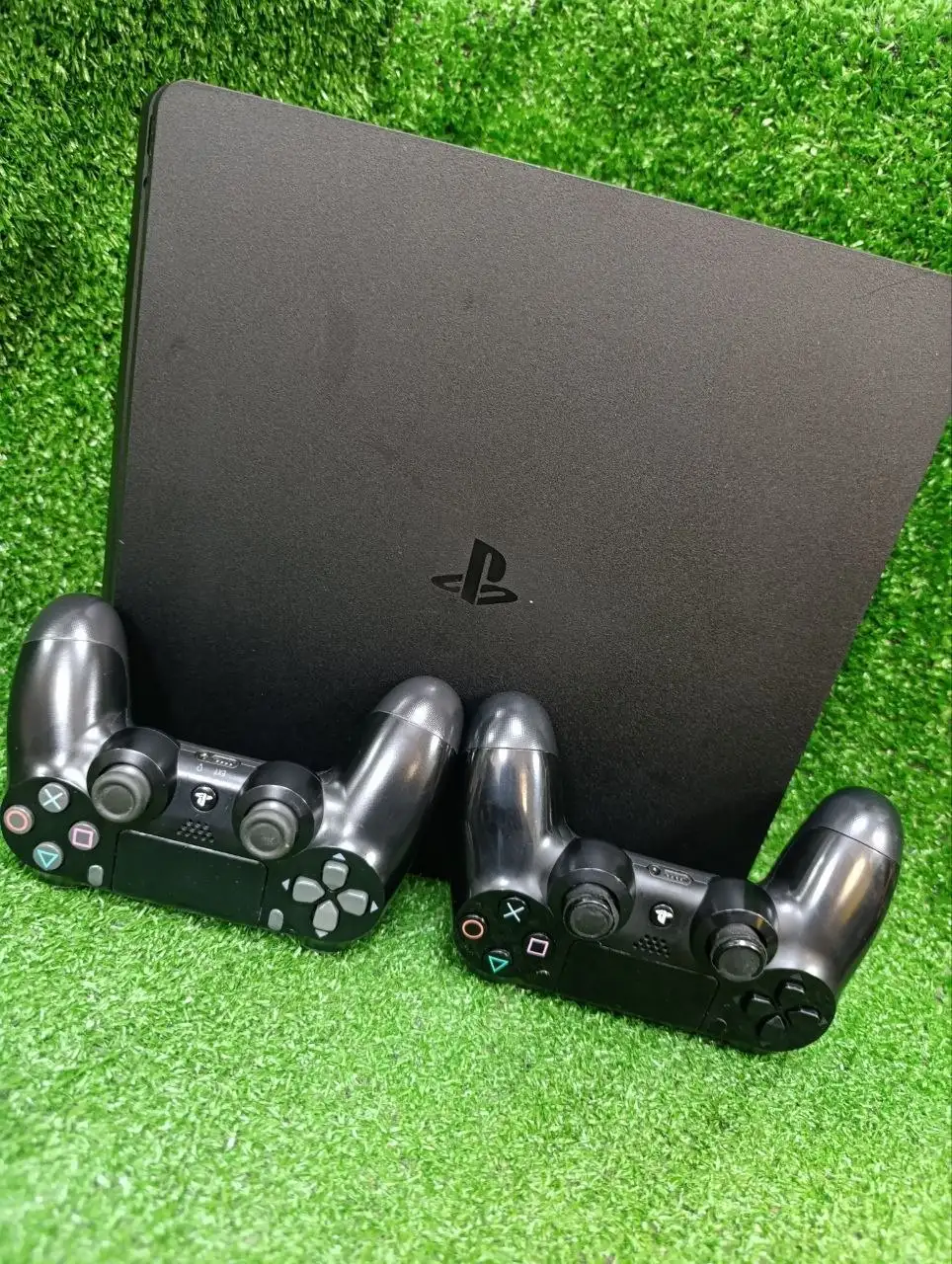 Продам Sony PlayStation 4 Slim 500GB с двумя геймпадами - Игровые приставки (Электроника) в Новокузнецк