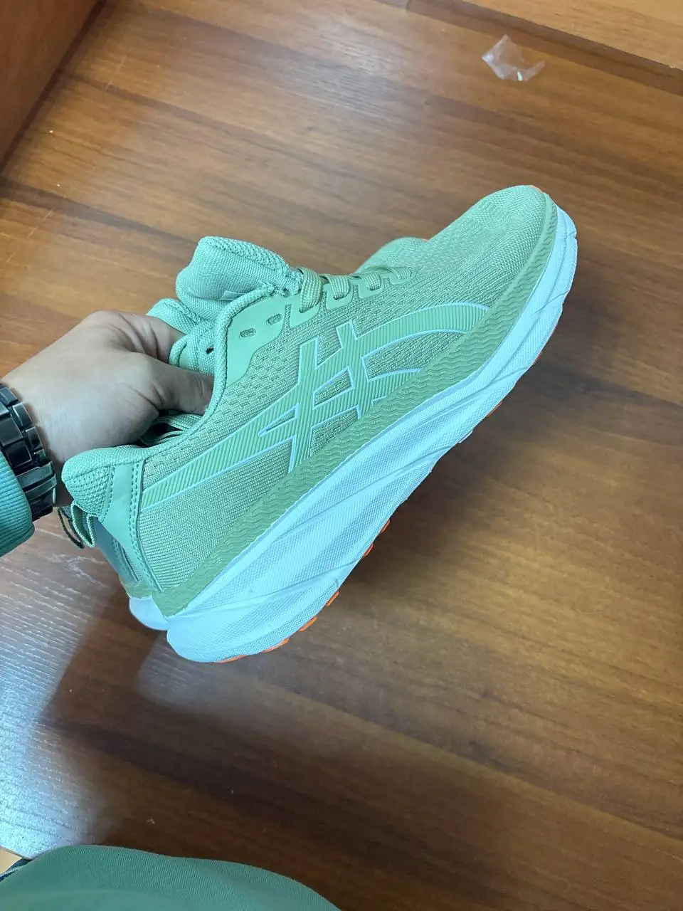 Продам новые кроссовки Asics - Обувь (Одежда) в Новокузнецк
