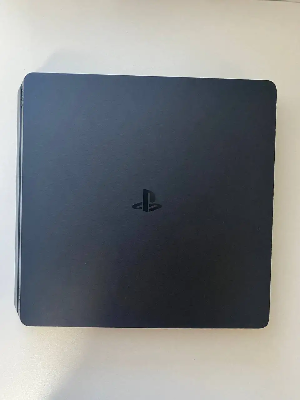 Продаю PS4 Slim 1TB с двумя геймпадами и GTA V в Новокузнецке - Игровые приставки (Электроника) в Новокузнецк