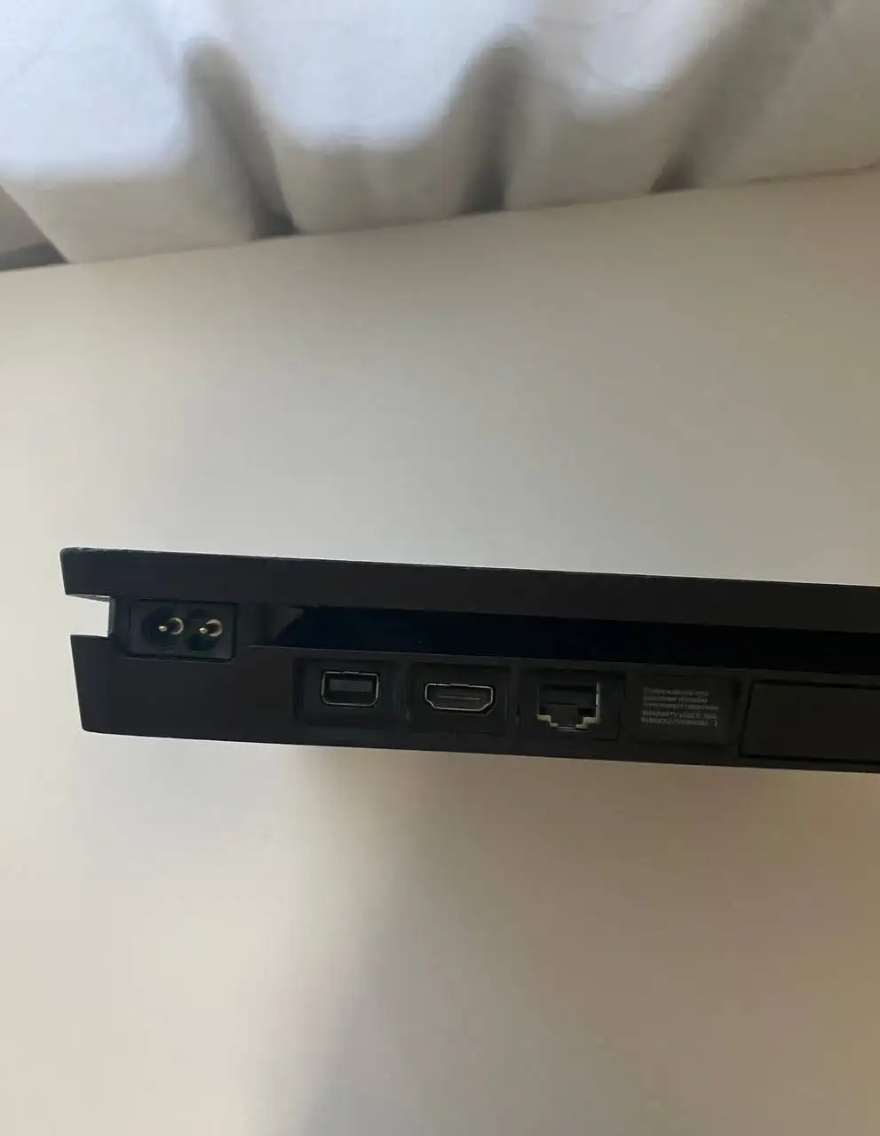 Продаю PS4 Slim 1TB с двумя геймпадами и GTA V в Новокузнецке - Игровые приставки (Электроника) в Новокузнецк