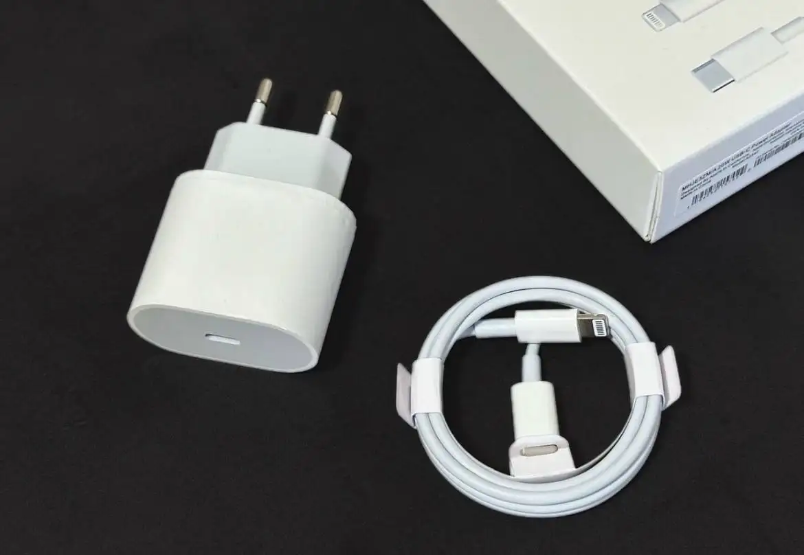 Зарядное устройство для iPhone (Lightning) - Зарядные устройства (Электроника) в Новокузнецк