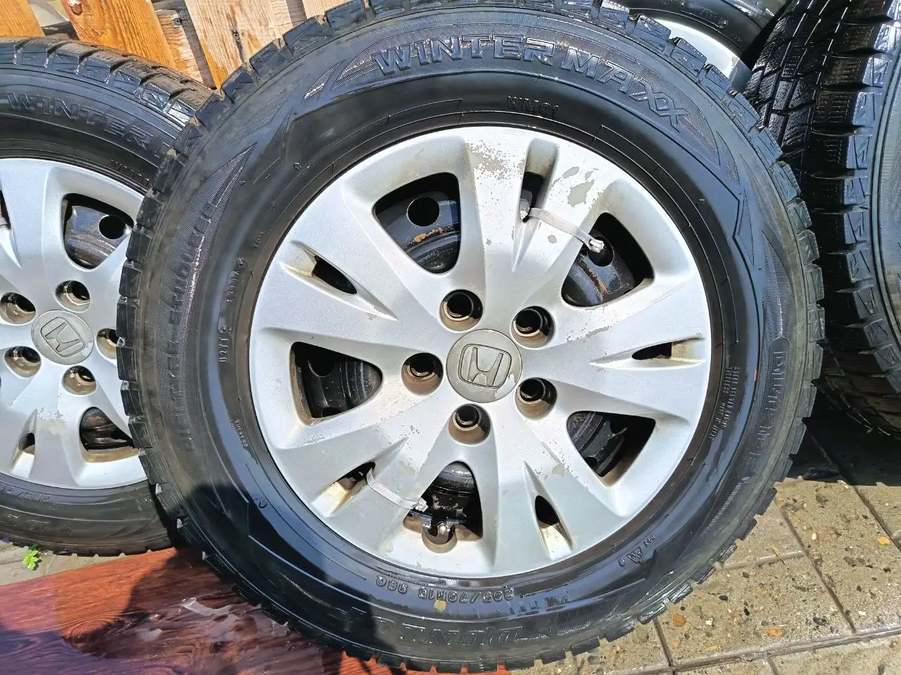 Всесезонная резина Dunlop Winter Maxx на дисках Honda - Шины и диски (Авто) в Новокузнецк