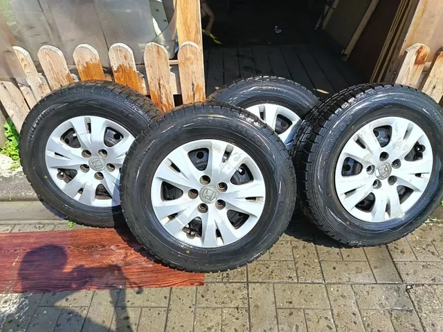Всесезонная резина Dunlop с дисками Honda 205/70R15 - ВАЗ в Новокузнецк