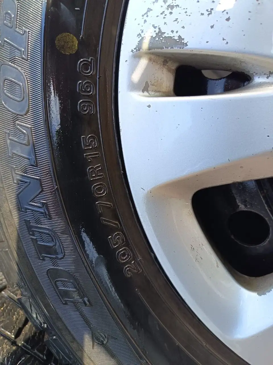 Всесезонная резина Dunlop с дисками Honda 205/70R15 - Шины и диски (Авто) в Новокузнецк