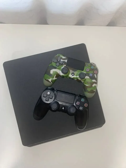 PS4 Slim 1 Тб с двумя джойстиками - Компьютеры и ноутбуки в Новокузнецк