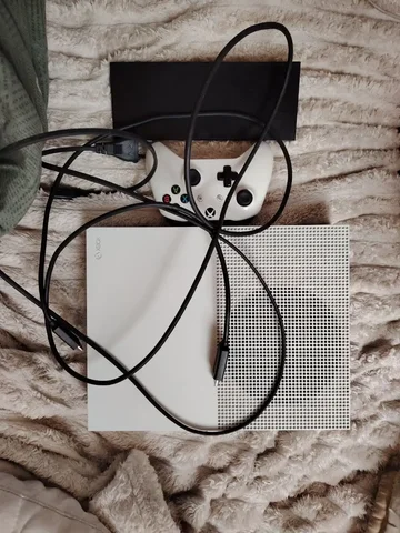 Xbox One S 1 ТБ - Игровые приставки в Новокузнецк